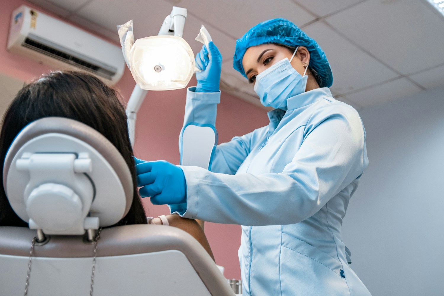 Fëmijë në vizitë te dentisti