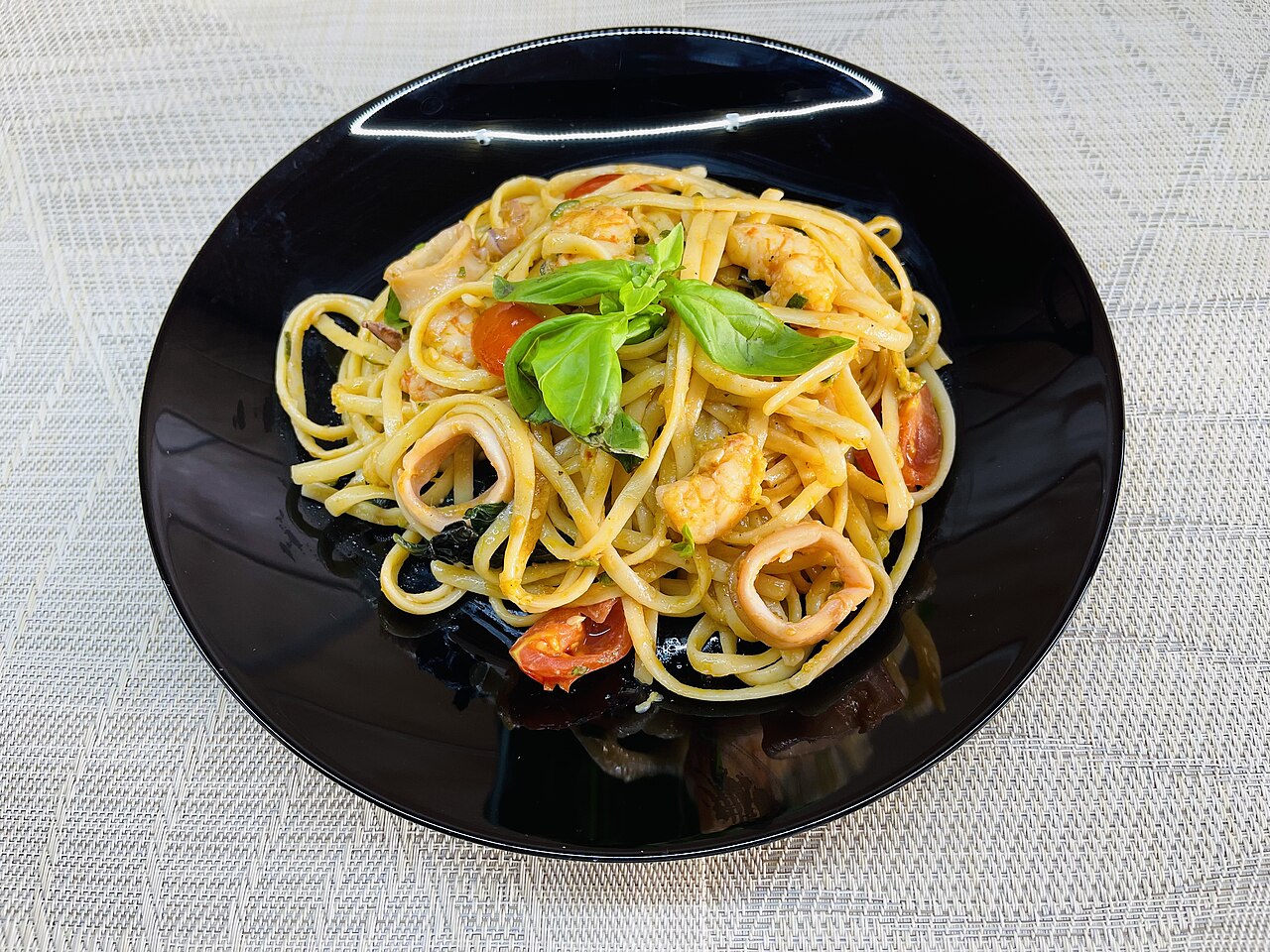 Linguine me fruta deti